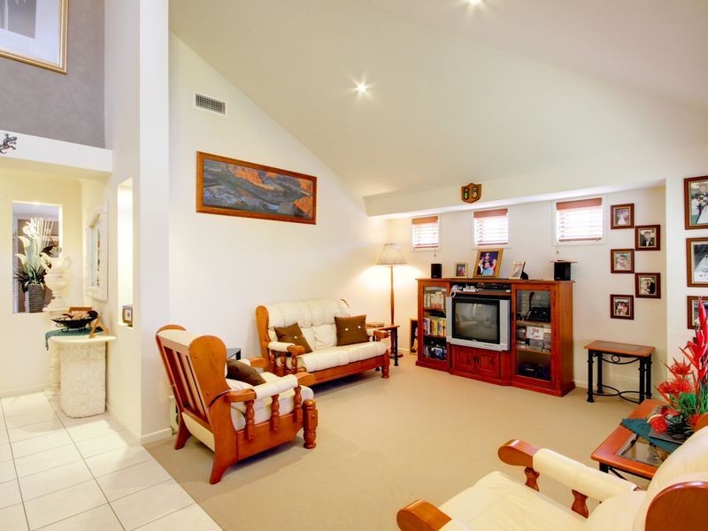 7 Josh Court, Ashmore QLD 4214