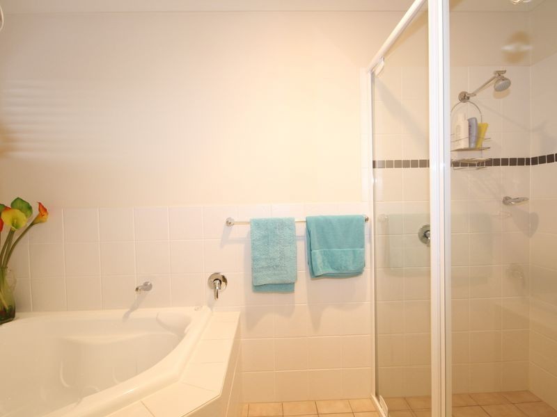 7 Josh Court, Ashmore QLD 4214