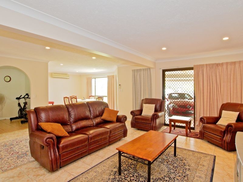 16 Burcott Court, Carrara QLD 4211