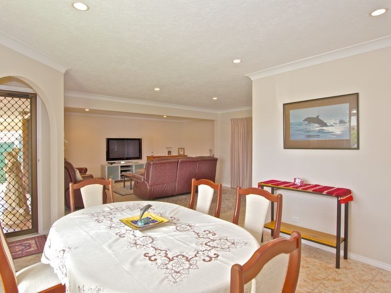 16 Burcott Court, Carrara QLD 4211
