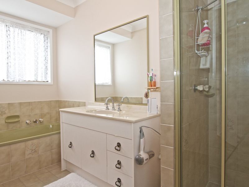 16 Burcott Court, Carrara QLD 4211