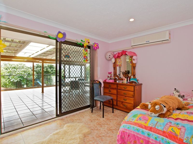 16 Burcott Court, Carrara QLD 4211