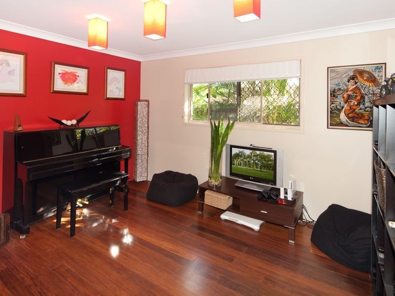 5 Ainsley Avenue, Ashmore QLD 4214