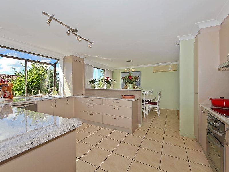 4 Dunhill Court, Carrara QLD 4211