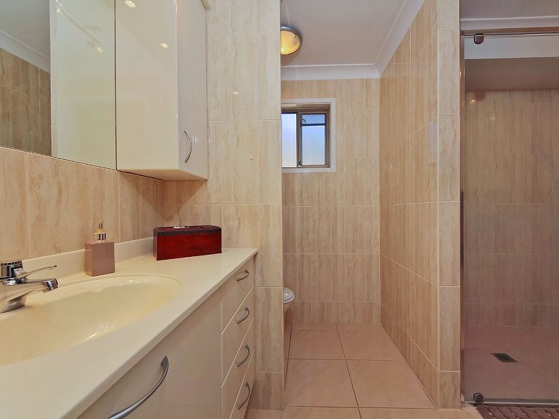 4 Dunhill Court, Carrara QLD 4211