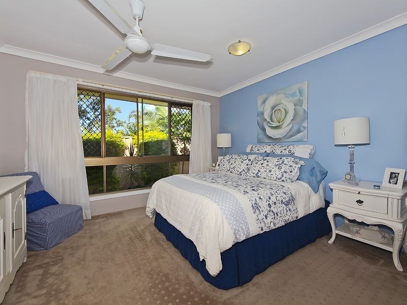 4 Dunhill Court, Carrara QLD 4211