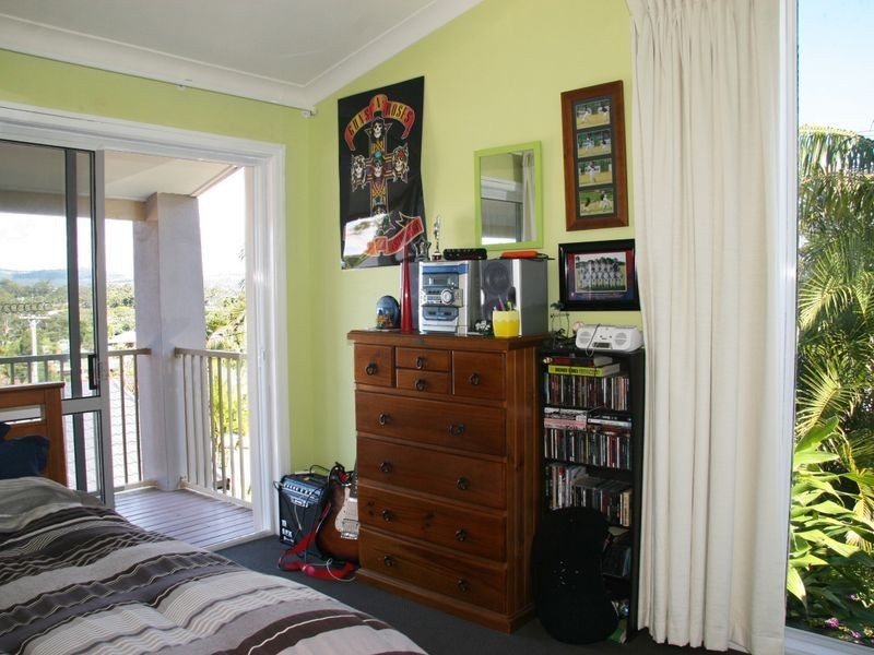 9 Valerie Street, Ashmore QLD 4214