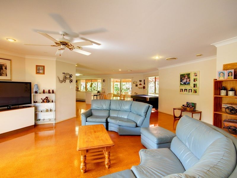 18 Kingsway Drive, Molendinar QLD 4214