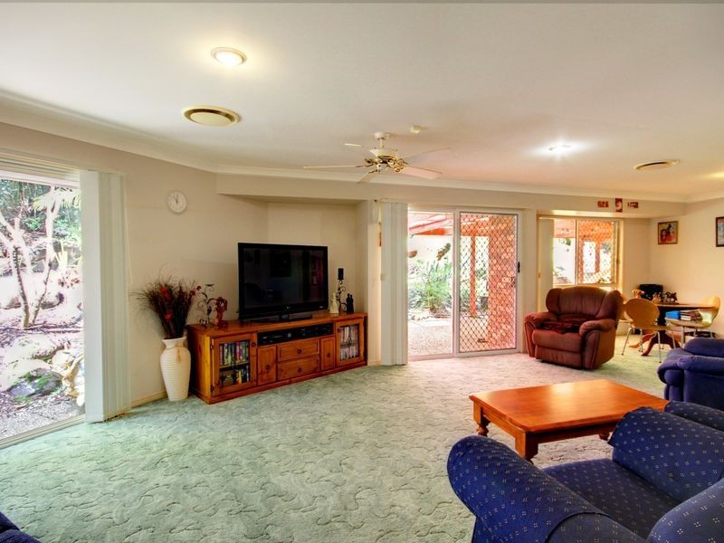 18 Kingsway Drive, Molendinar QLD 4214