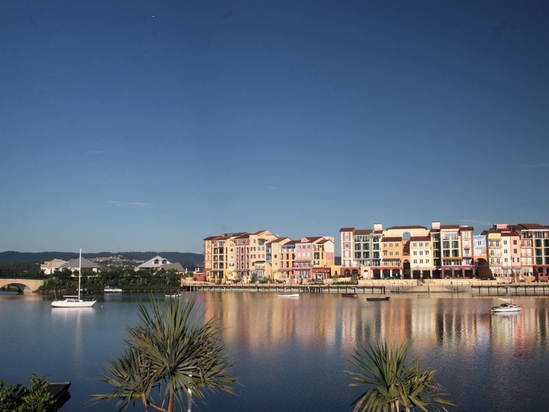 5050 Emerald Islands Drive, Carrara QLD 4211