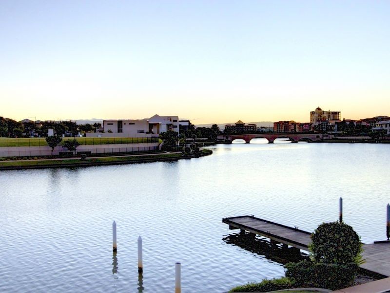 5050 Emerald Islands Drive, Carrara QLD 4211