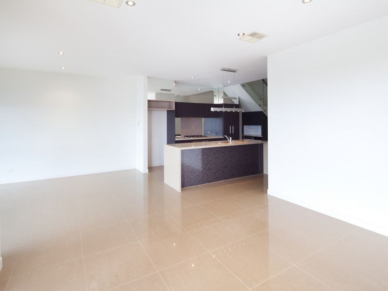 6/5019 Emerald Islands Drive, Carrara QLD 4211