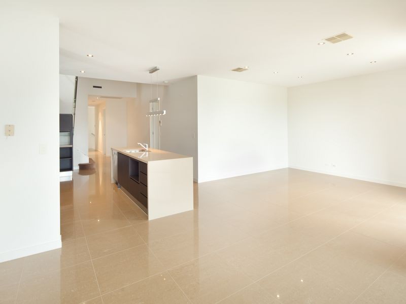 6/5019 Emerald Islands Drive, Carrara QLD 4211