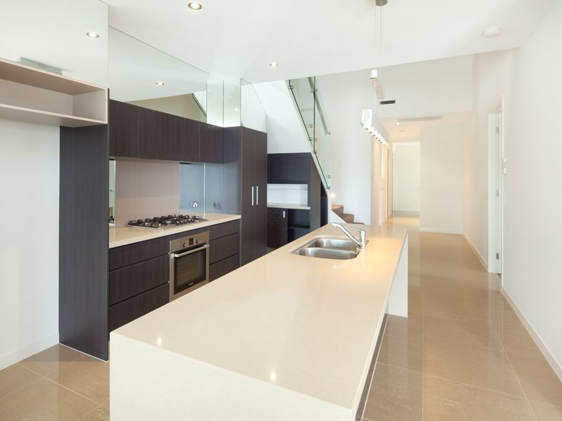 6/5019 Emerald Islands Drive, Carrara QLD 4211