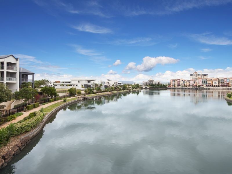 6/5019 Emerald Islands Drive, Carrara QLD 4211