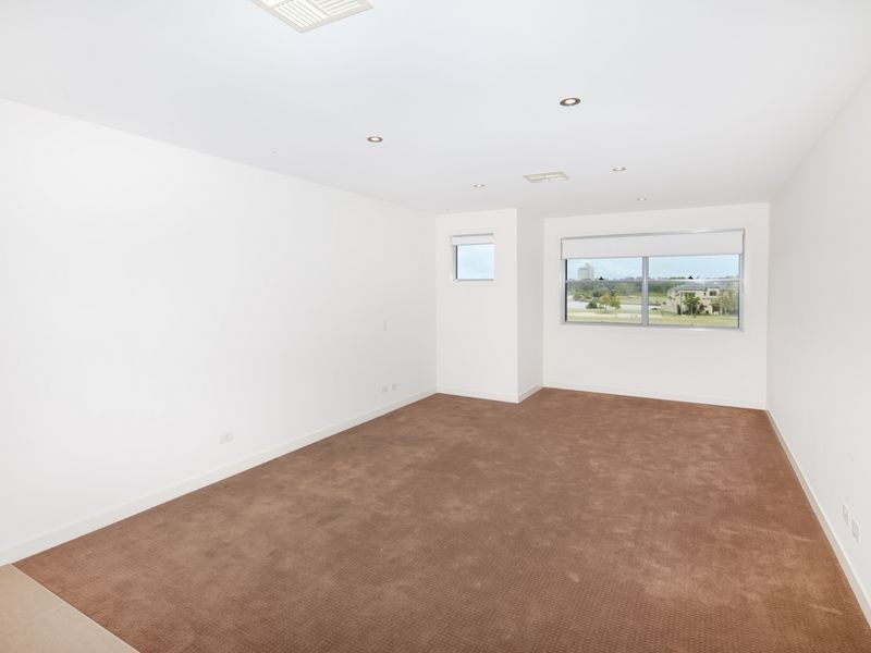 6/5019 Emerald Islands Drive, Carrara QLD 4211