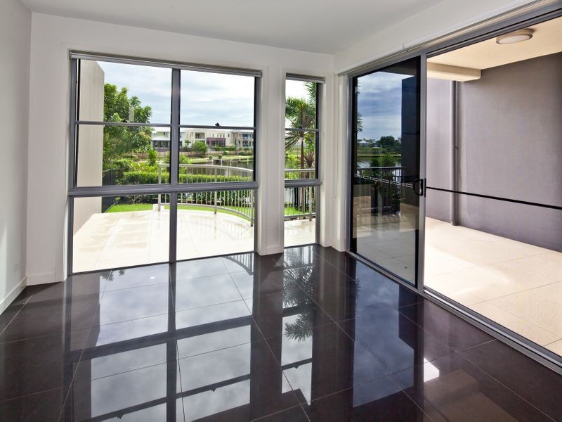 2/5021 Emerald Islands Drive, Carrara QLD 4211