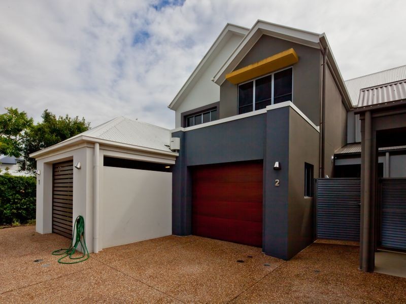 2/5021 Emerald Islands Drive, Carrara QLD 4211