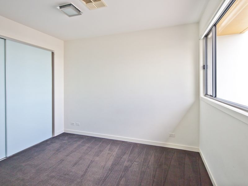 2/5021 Emerald Islands Drive, Carrara QLD 4211
