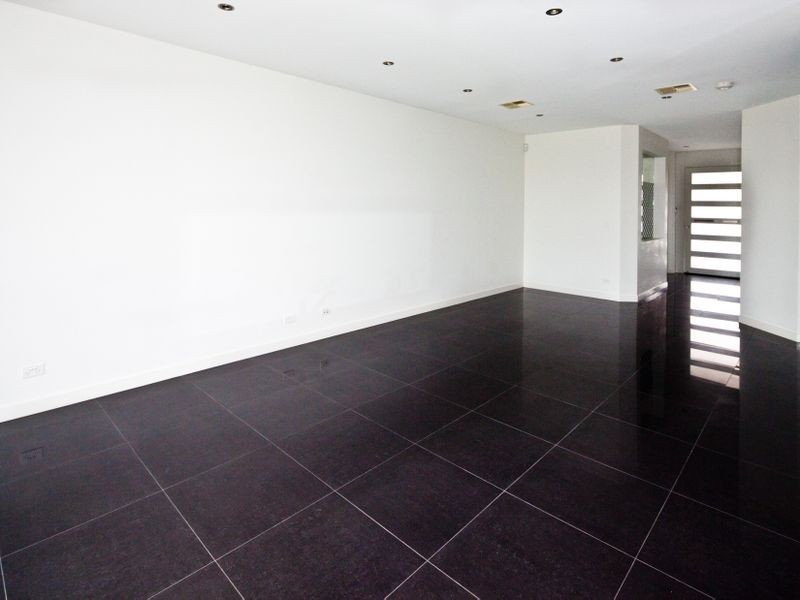 2/5021 Emerald Islands Drive, Carrara QLD 4211