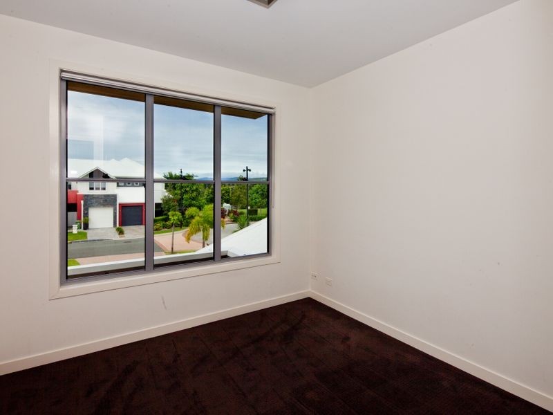 2/5021 Emerald Islands Drive, Carrara QLD 4211