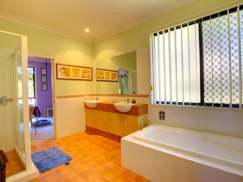 119 Armstrong Way, Highland Park QLD 4211