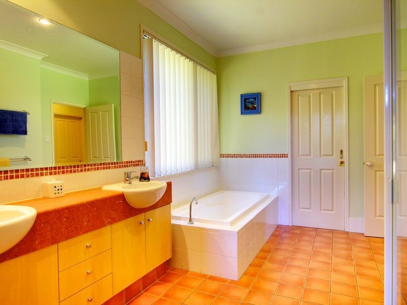 119 Armstrong Way, Highland Park QLD 4211