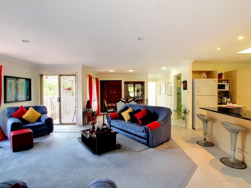 77 Kincaid Drive, Highland Park QLD 4211