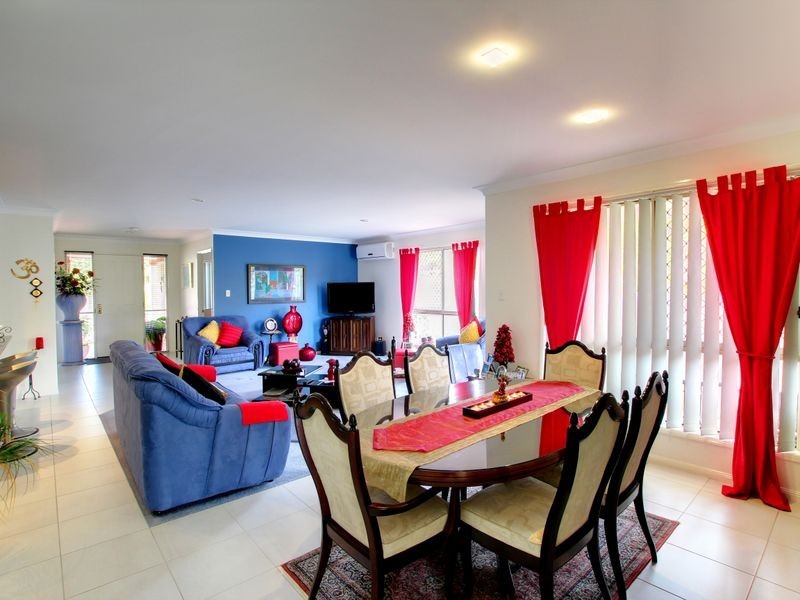 77 Kincaid Drive, Highland Park QLD 4211