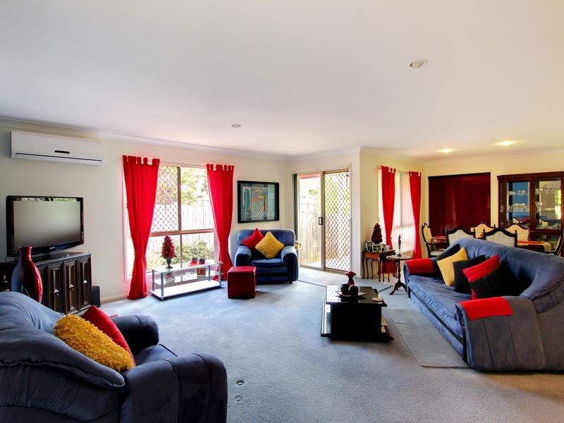 77 Kincaid Drive, Highland Park QLD 4211