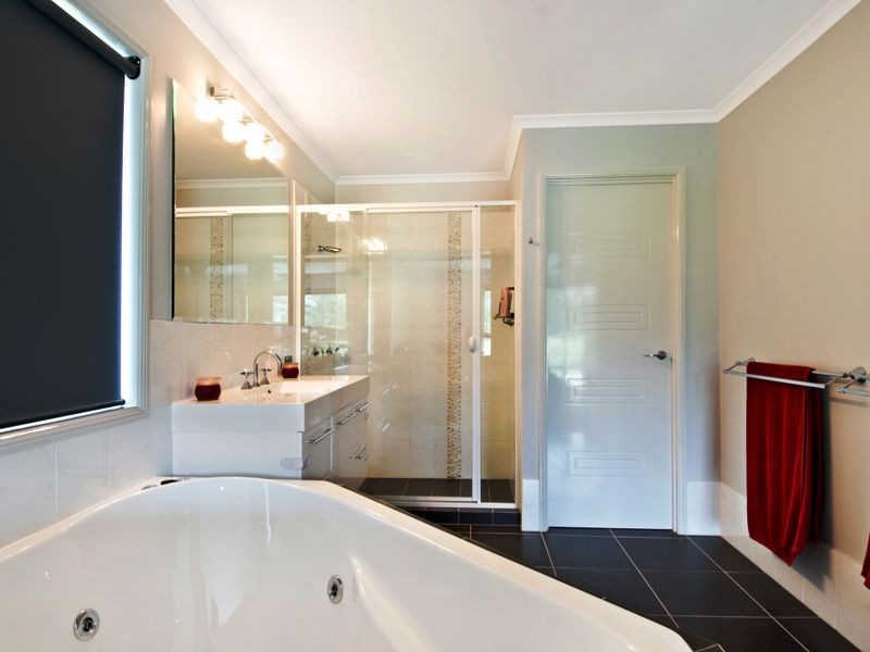 1 Lookout Place, Mount Nathan QLD 4211