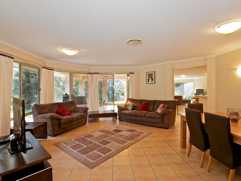 6 Brennan Close, Maudsland QLD 4210