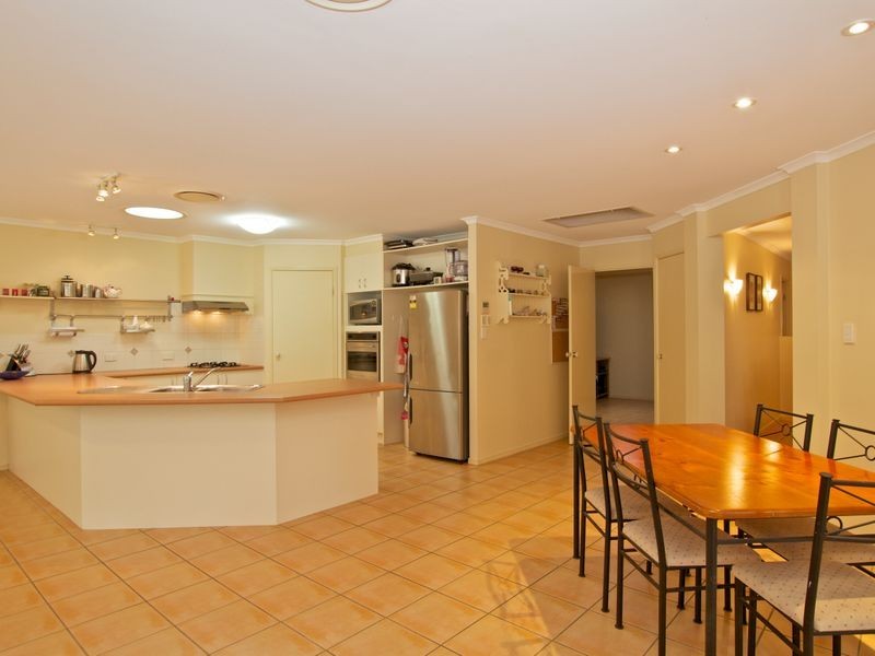 6 Brennan Close, Maudsland QLD 4210