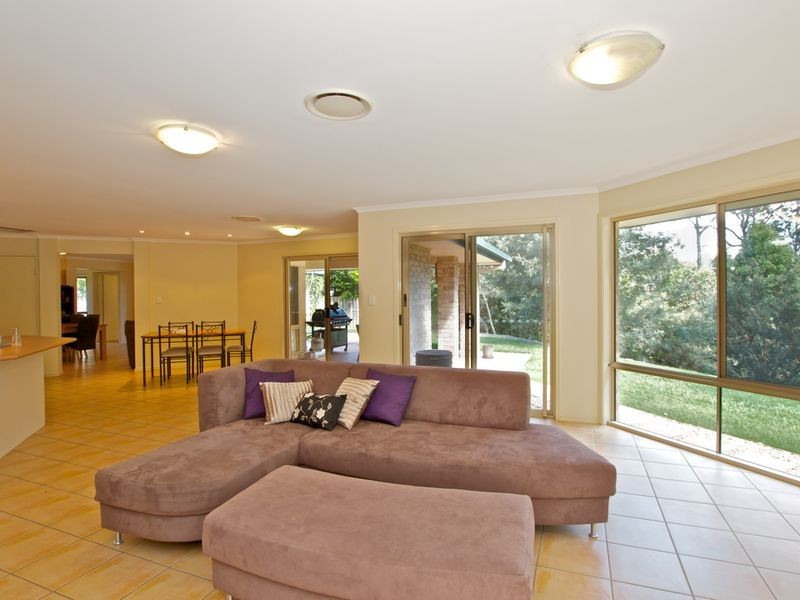 6 Brennan Close, Maudsland QLD 4210