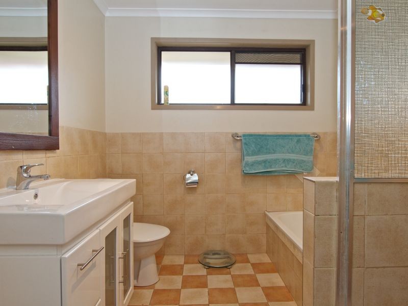 23 Cozens Way, Highland Park QLD 4211