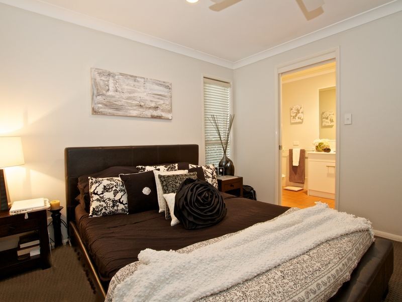 2/81 Riverpark Drive, Nerang QLD 4211