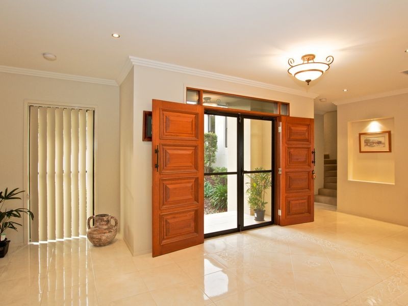 18 Bellavista Close, Highland Park QLD 4211