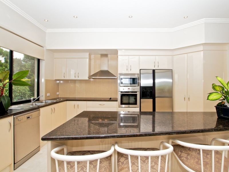 18 Bellavista Close, Highland Park QLD 4211