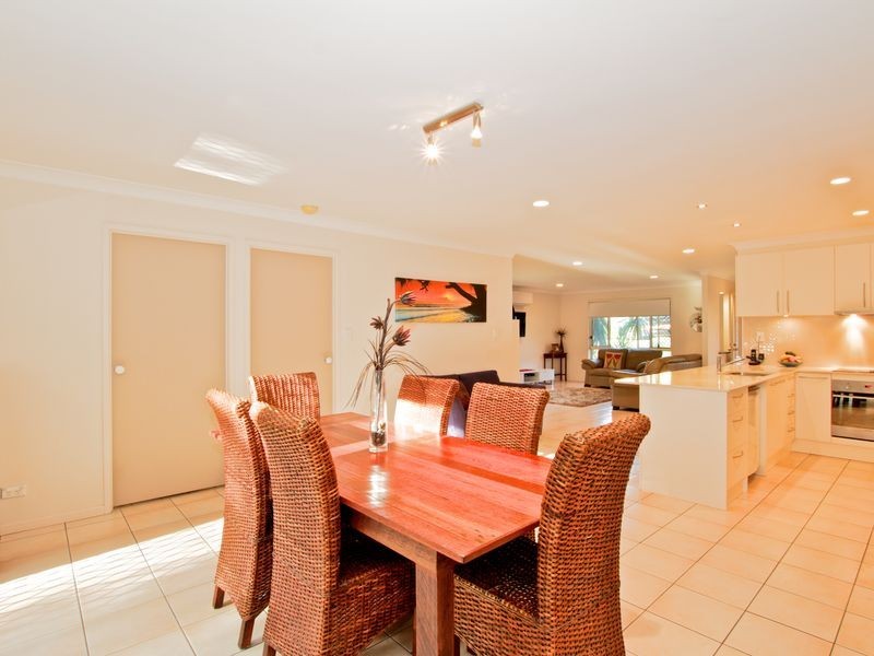6 Greenbank Circuit, Carrara QLD 4211