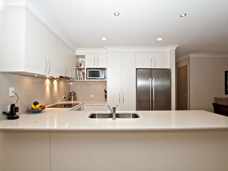6 Greenbank Circuit, Carrara QLD 4211