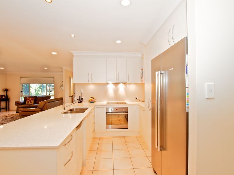 6 Greenbank Circuit, Carrara QLD 4211