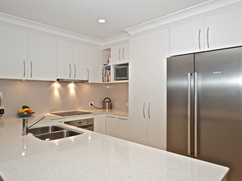 6 Greenbank Circuit, Carrara QLD 4211