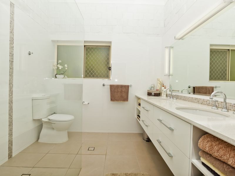 10 Lords Avenue, Mount Nathan QLD 4211