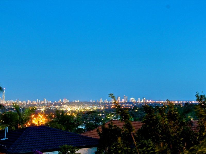 8 Parklane Place, Highland Park QLD 4211
