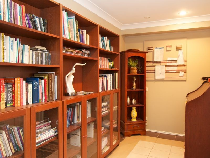 8 Parklane Place, Highland Park QLD 4211