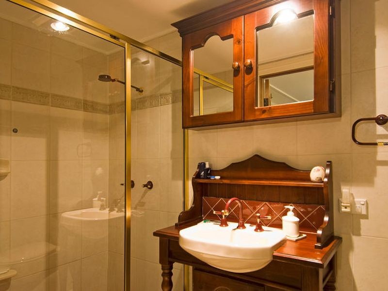 24 Outlook Avenue, Lower Beechmont QLD 4211