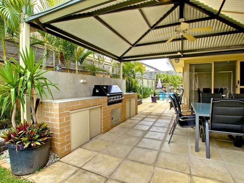 8 Arragan Court, Pacific Pines QLD 4211