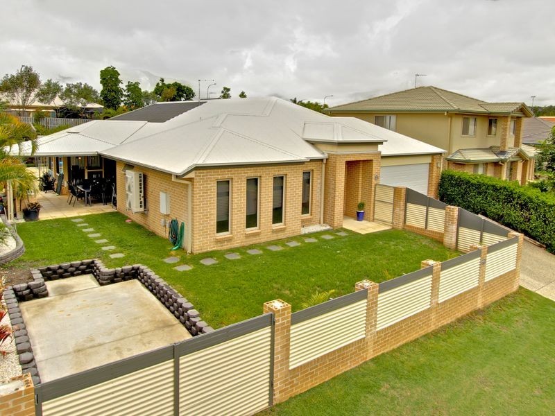 8 Arragan Court, Pacific Pines QLD 4211