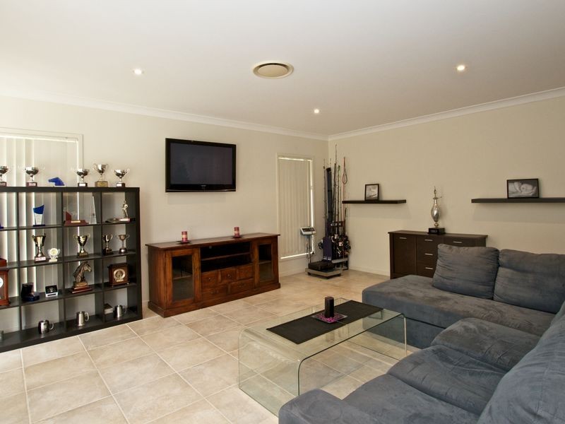 8 Arragan Court, Pacific Pines QLD 4211