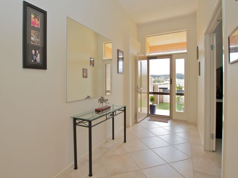 8 Arragan Court, Pacific Pines QLD 4211